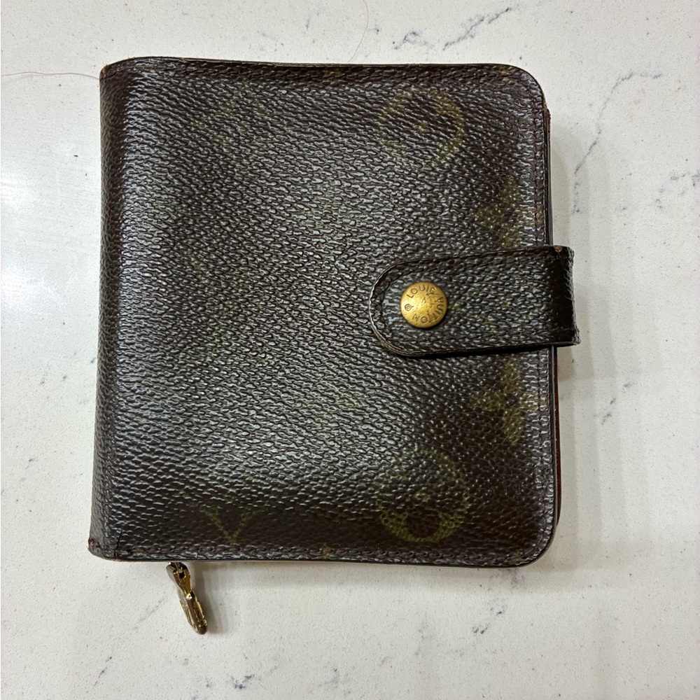 Authentic Louis Vuitton Brown Monogram Wallet